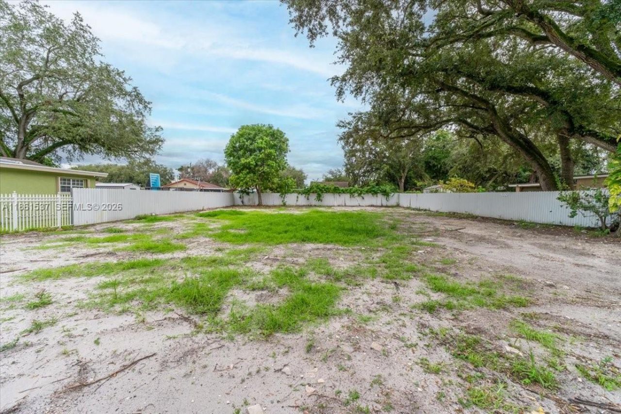 2476 NW 97th St, Miami, FL 33147 Photo