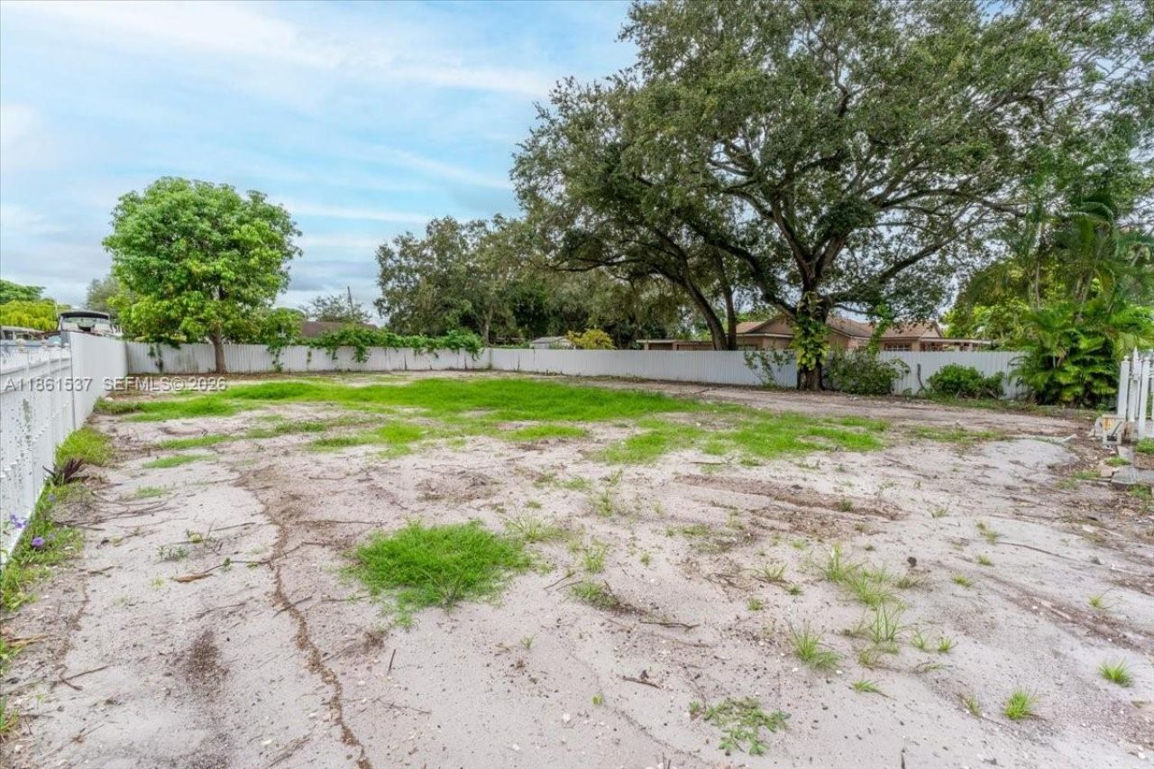 2476 NW 97th St, Miami, FL 33147 Photo