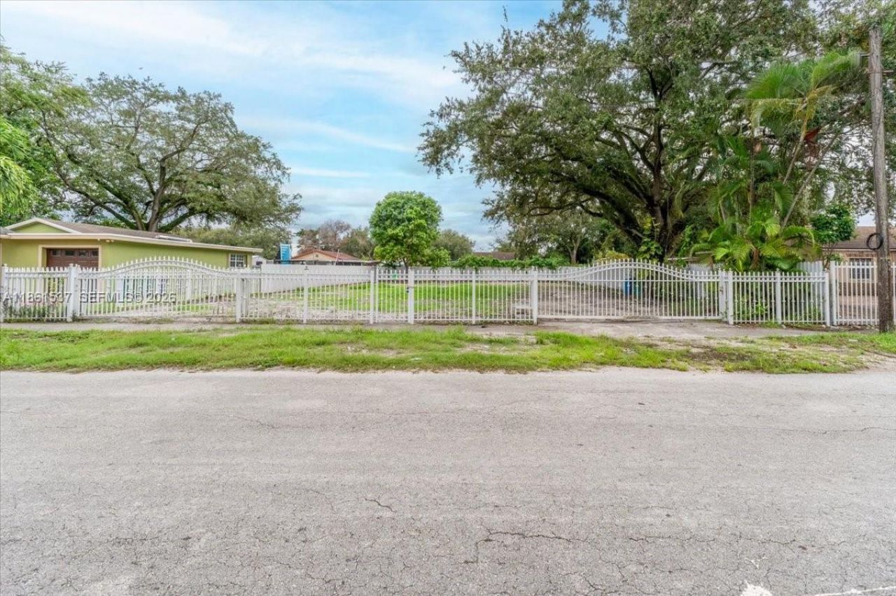2476 NW 97th St, Miami, FL 33147 Photo