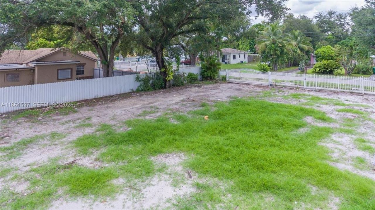 2476 NW 97th St, Miami, FL 33147 Photo