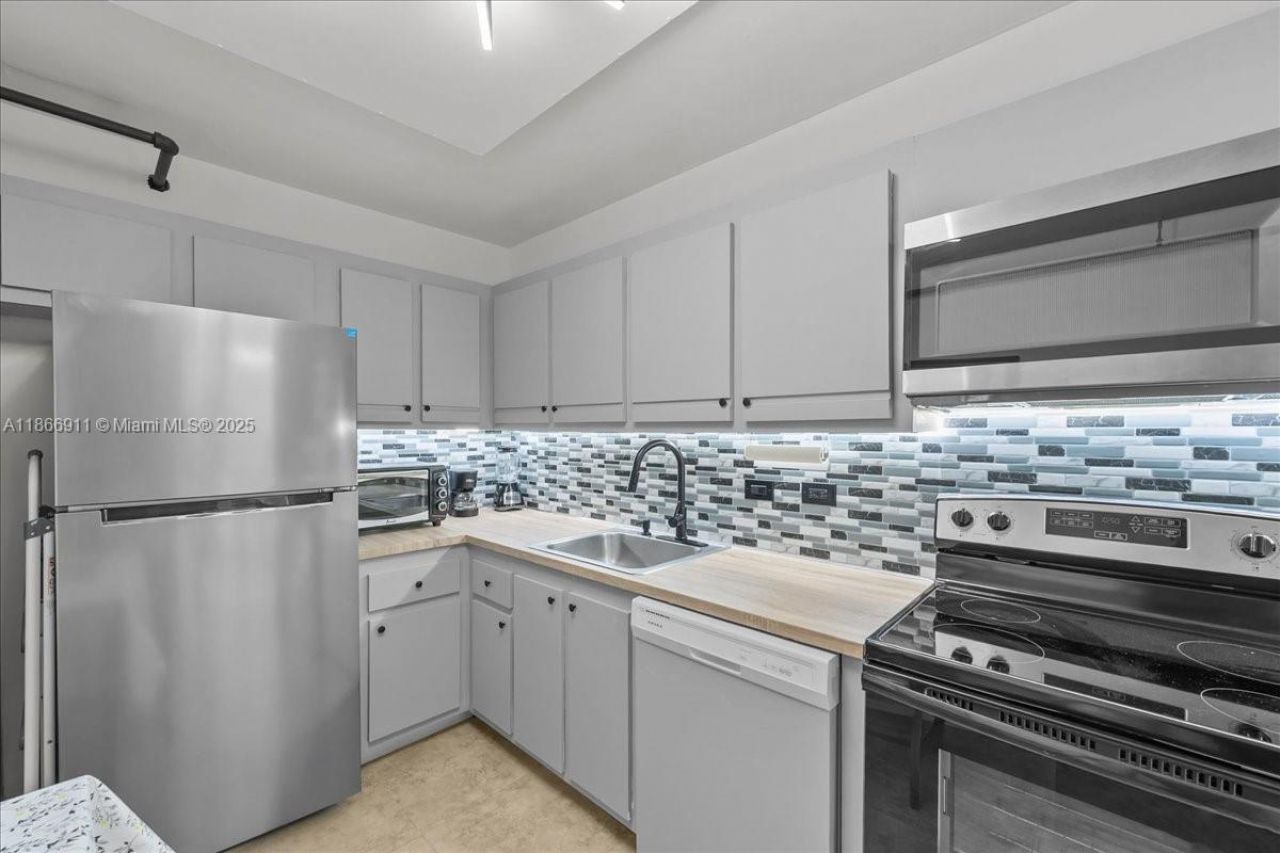 20515 E Country Club Dr, Unit 746, Aventura, FL 33180 Photo