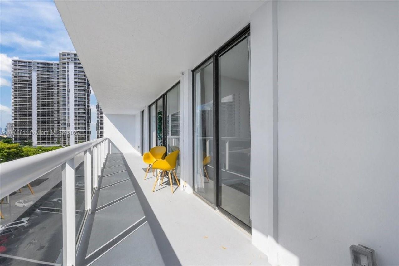 20515 E Country Club Dr, Unit 746, Aventura, FL 33180 Photo