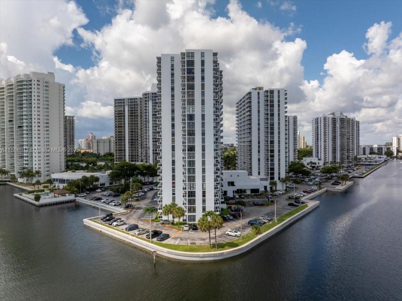 20515 E Country Club Dr, Unit 746, Aventura, FL 33180 Photo