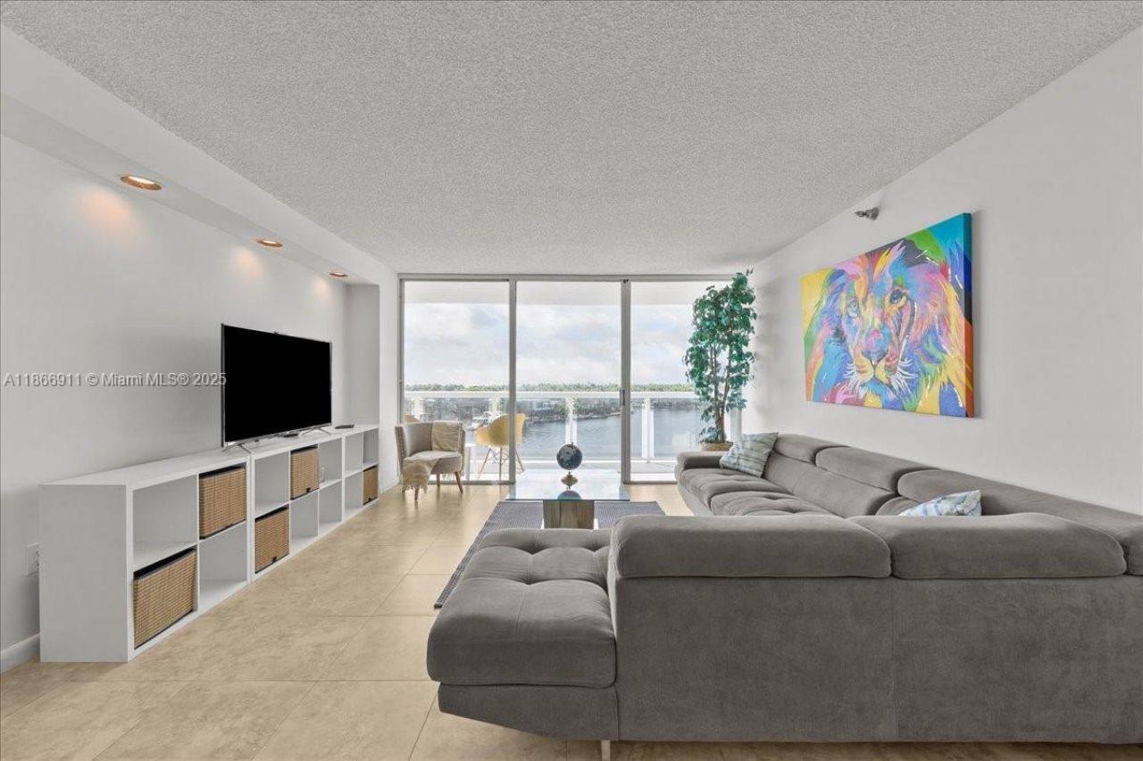 20515 E Country Club Dr, Unit 746, Aventura, FL 33180 Photo