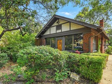 1042 N Clinton Avenue, Dallas, TX 75208