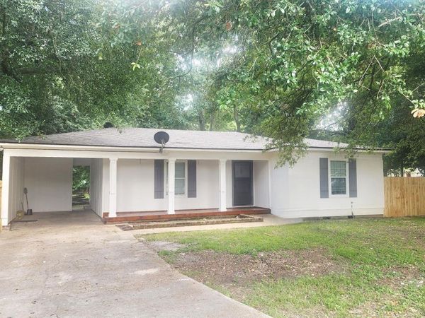 225 Sgt Prentiss Drive, Natchez, MS 39120