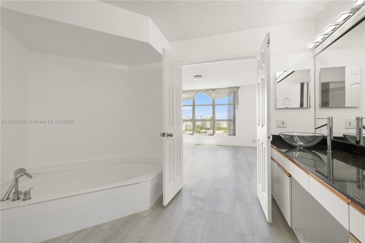 3530 Mystic Pointe Dr, Unit 3206, Aventura, FL 33180 Photo