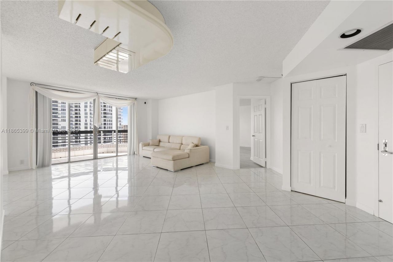 3530 Mystic Pointe Dr, Unit 3206, Aventura, FL 33180 Photo