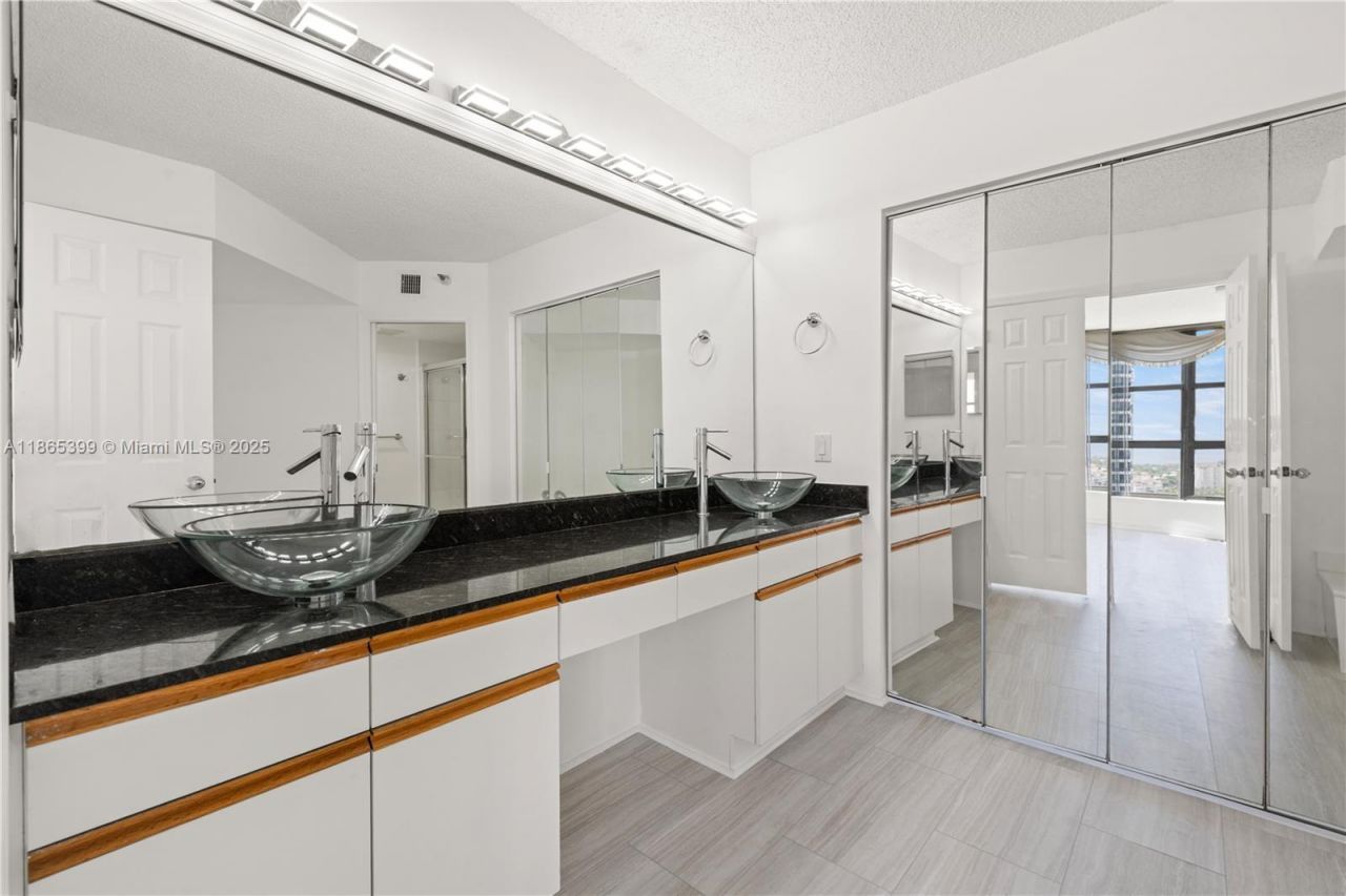 3530 Mystic Pointe Dr, Unit 3206, Aventura, FL 33180 Photo