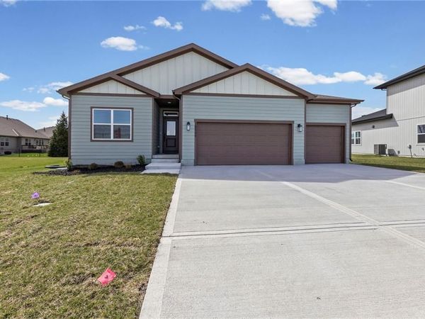 18549 W 193rd Street, Spring Hill, KS 66083