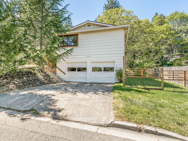 1015 Oneida Circle, Ashland, OR 97520