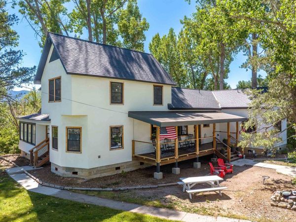 200 E Main Street, Sierraville, CA 00000