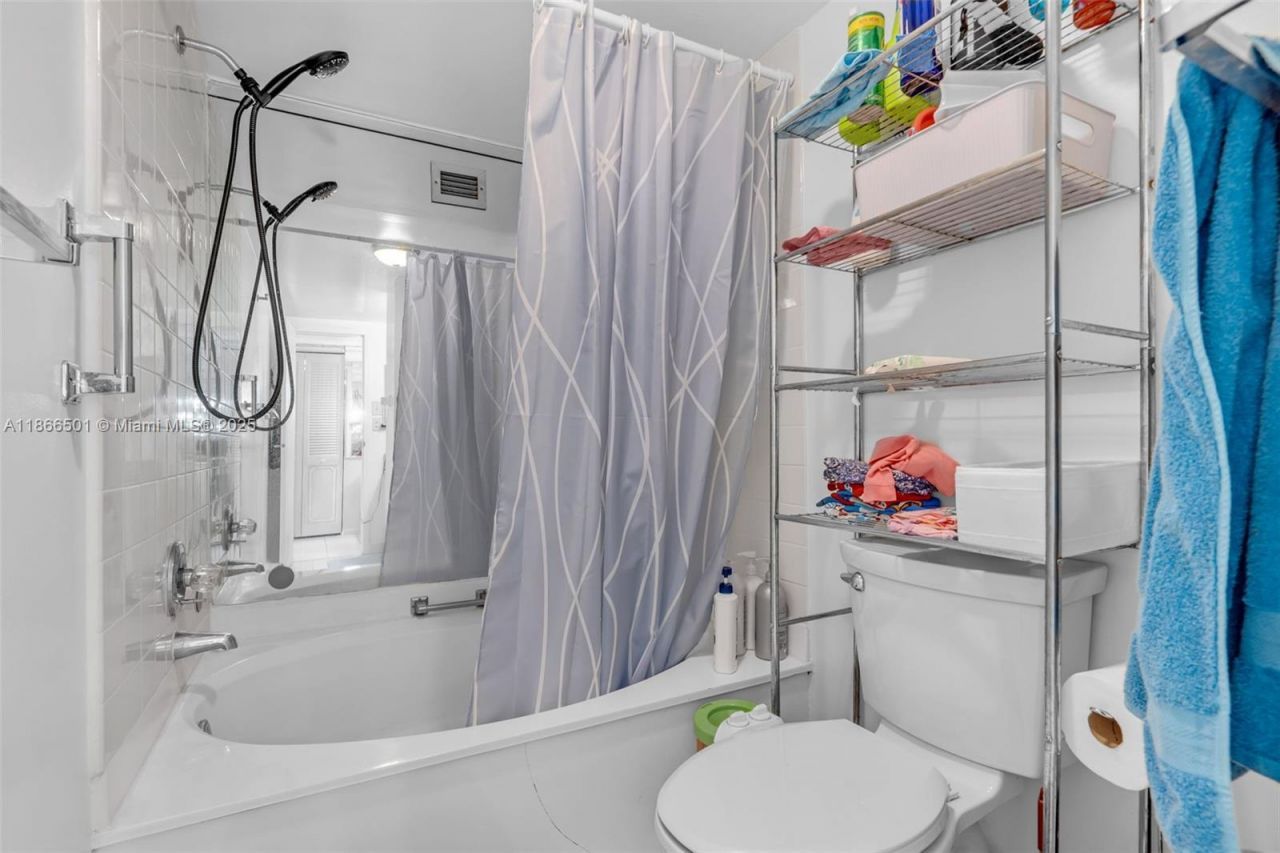 1000 Parkview Dr, Unit 715, Hallandale Beach, FL 33009 Photo