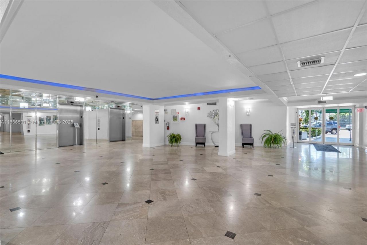 1000 Parkview Dr, Unit 715, Hallandale Beach, FL 33009 Photo