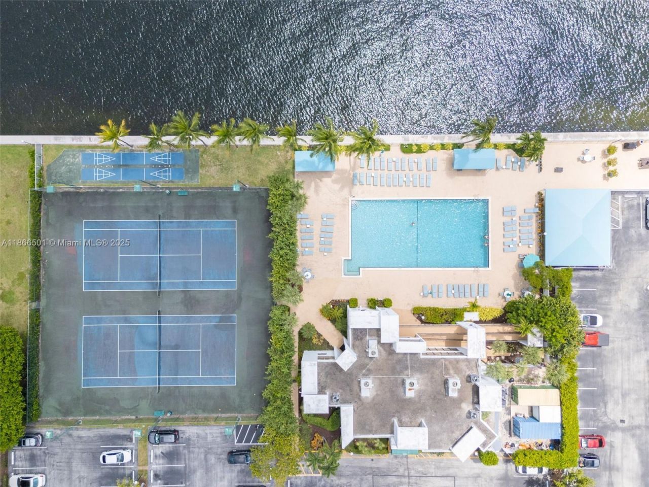 1000 Parkview Dr, Unit 715, Hallandale Beach, FL 33009 Photo