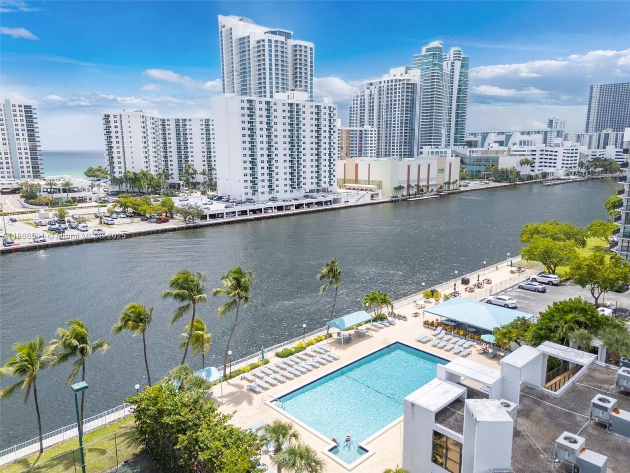 1000 Parkview Dr, Unit 715, Hallandale Beach, FL 33009 Photo