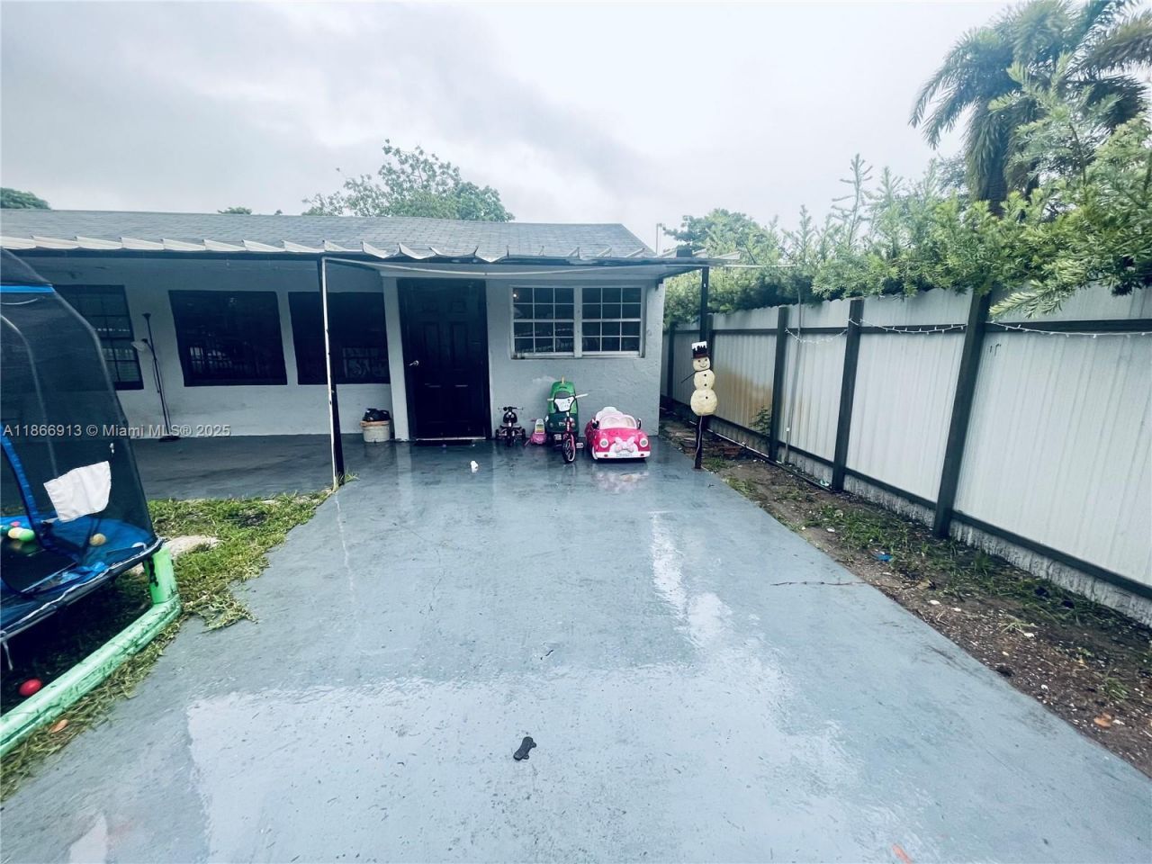 2751 NW 99th St, Miami, FL 33147 Photo