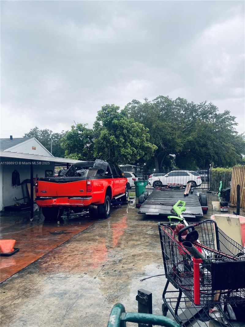 2751 NW 99th St, Miami, FL 33147 Photo