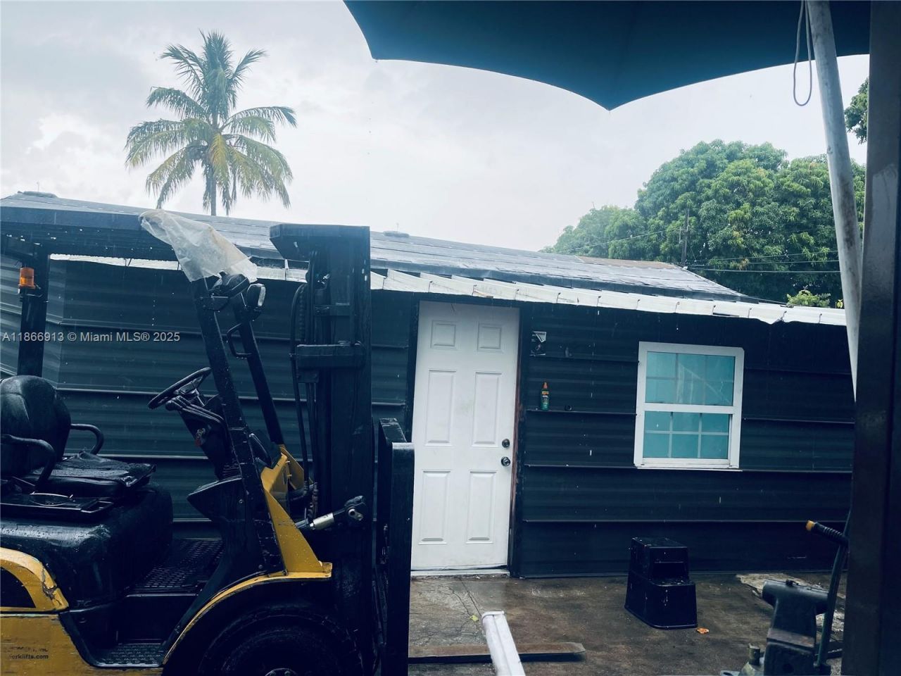 2751 NW 99th St, Miami, FL 33147 Photo