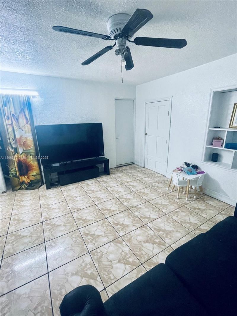 2751 NW 99th St, Miami, FL 33147 Photo