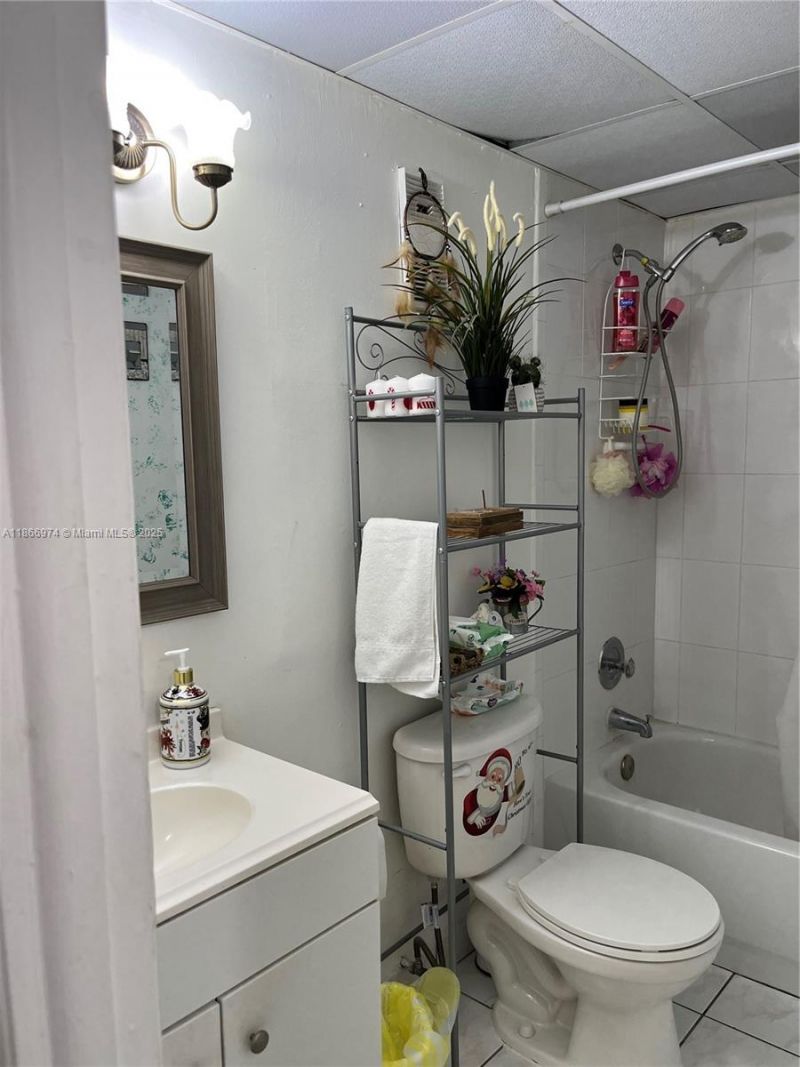 9440 Fontainebleau Blvd, Unit 101, Miami, FL 33172 Photo