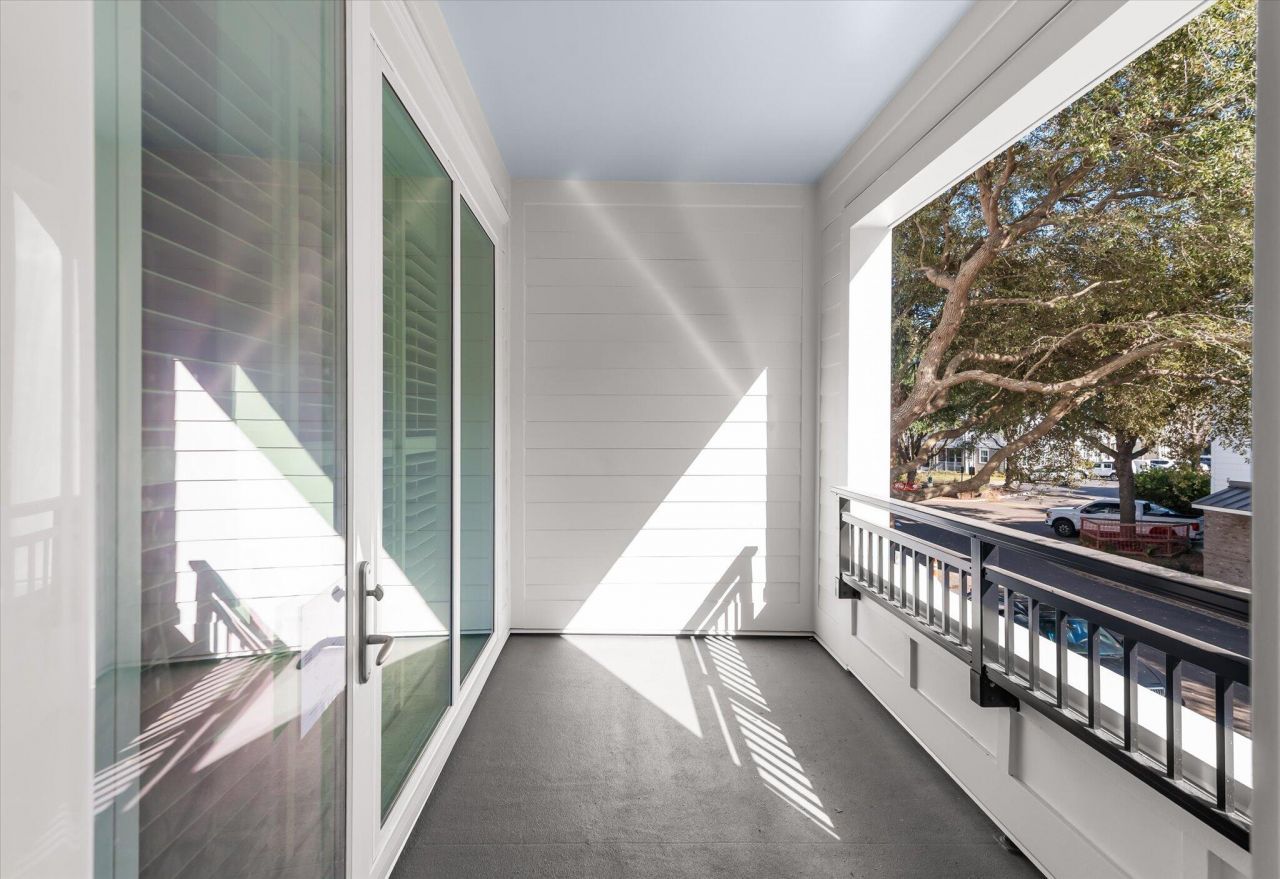 200 River Landing Drive Photo 17