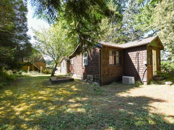 5835 Island Hwy N, Courtenay, BC V9J 1T3