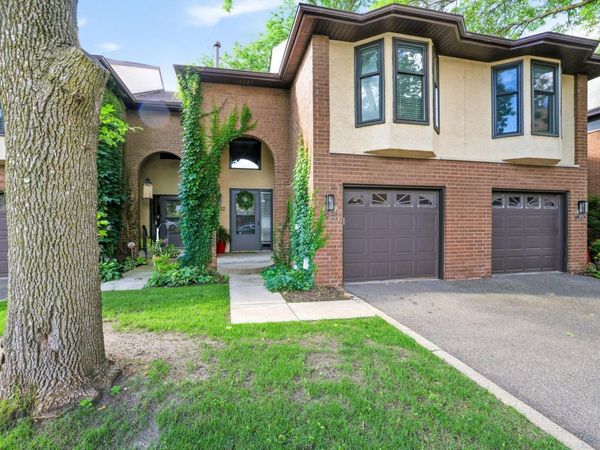 1932 Dupont Avenue S, Minneapolis, MN 55403