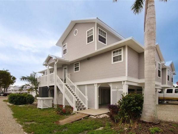 2297 Dixie Lee CT, ST. JAMES CITY, FL 33956