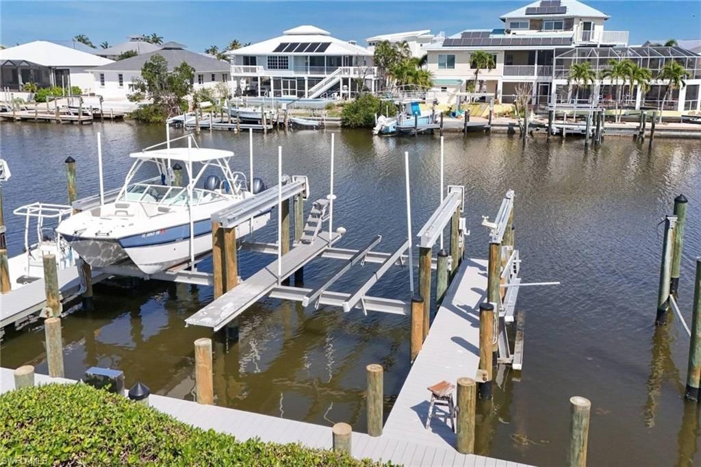 2297 Dixie Lee Ct, Saint James City, FL 33956 Photo