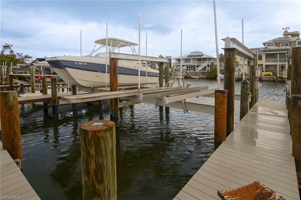 2297 Dixie Lee Ct, Saint James City, FL 33956 Photo