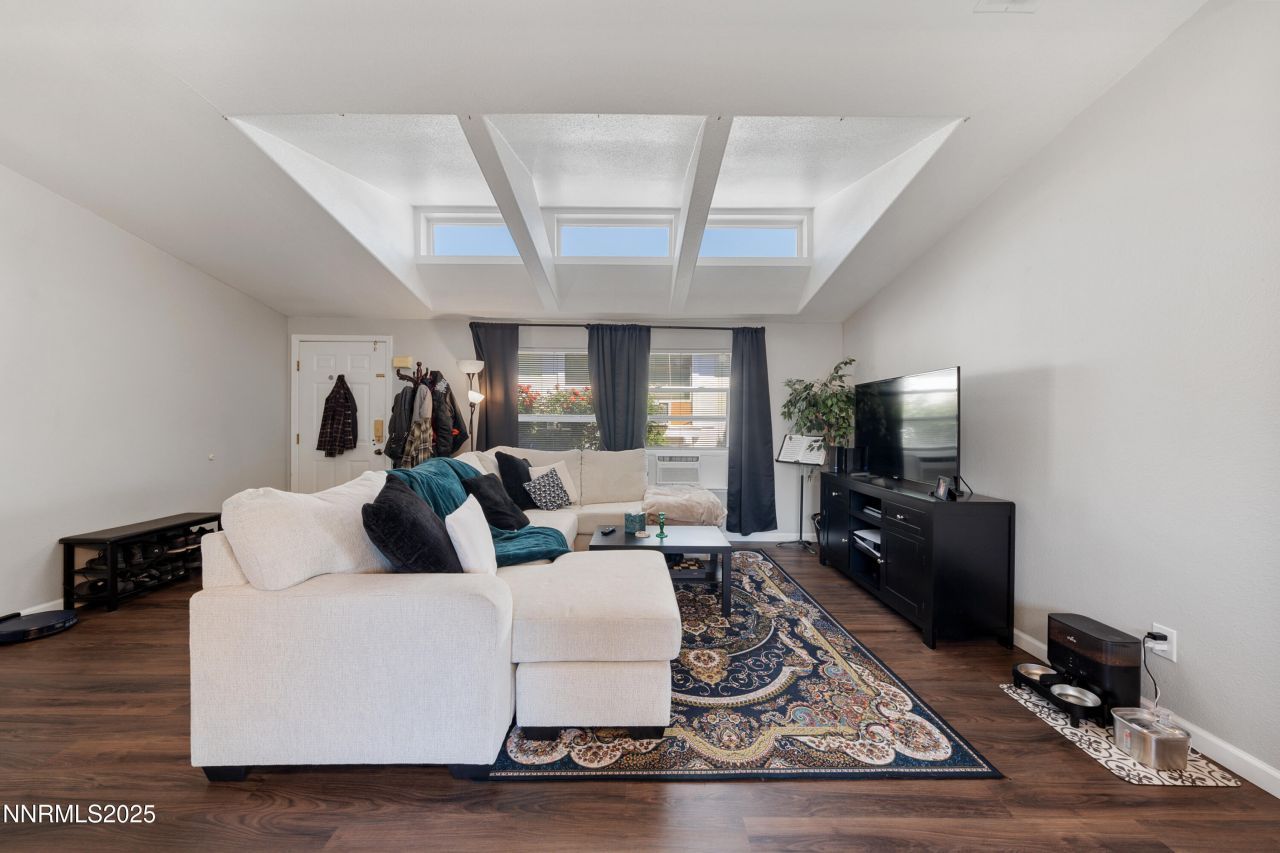 7571 Diamond Pointe Way, Reno, NV 89506 Photo