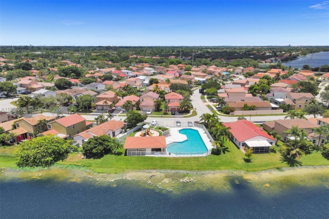 2176 NW 184th Way, Pembroke Pines, FL 33029 Photo