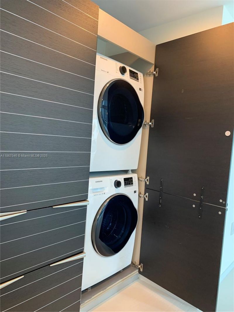 200 Biscayne Boulevard Way, Unit 304, Miami, FL 33131 Photo