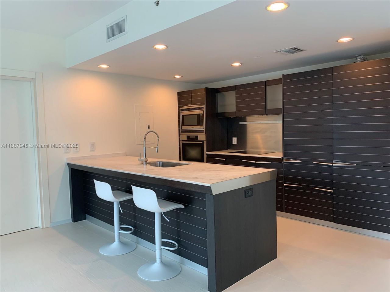 200 Biscayne Boulevard Way, Unit 304, Miami, FL 33131 Photo