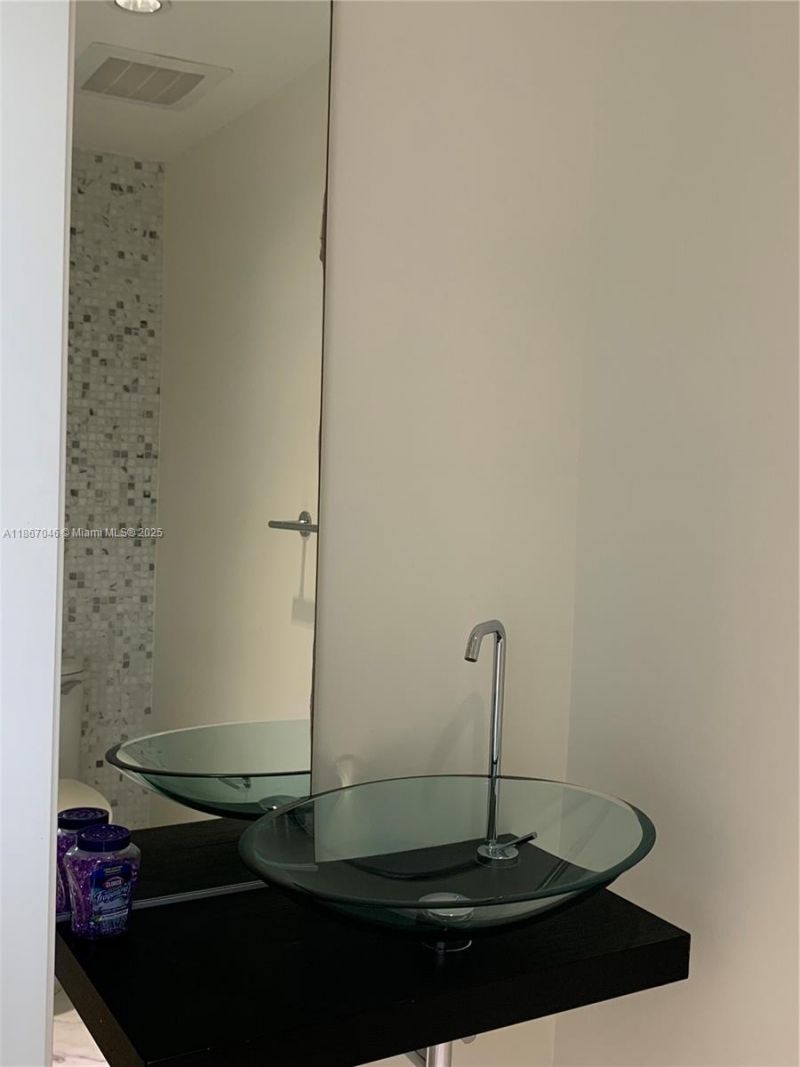 200 Biscayne Boulevard Way, Unit 304, Miami, FL 33131 Photo