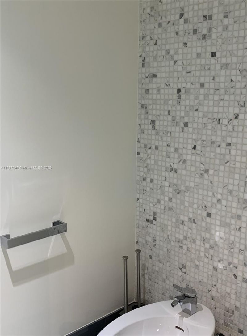 200 Biscayne Boulevard Way, Unit 304, Miami, FL 33131 Photo