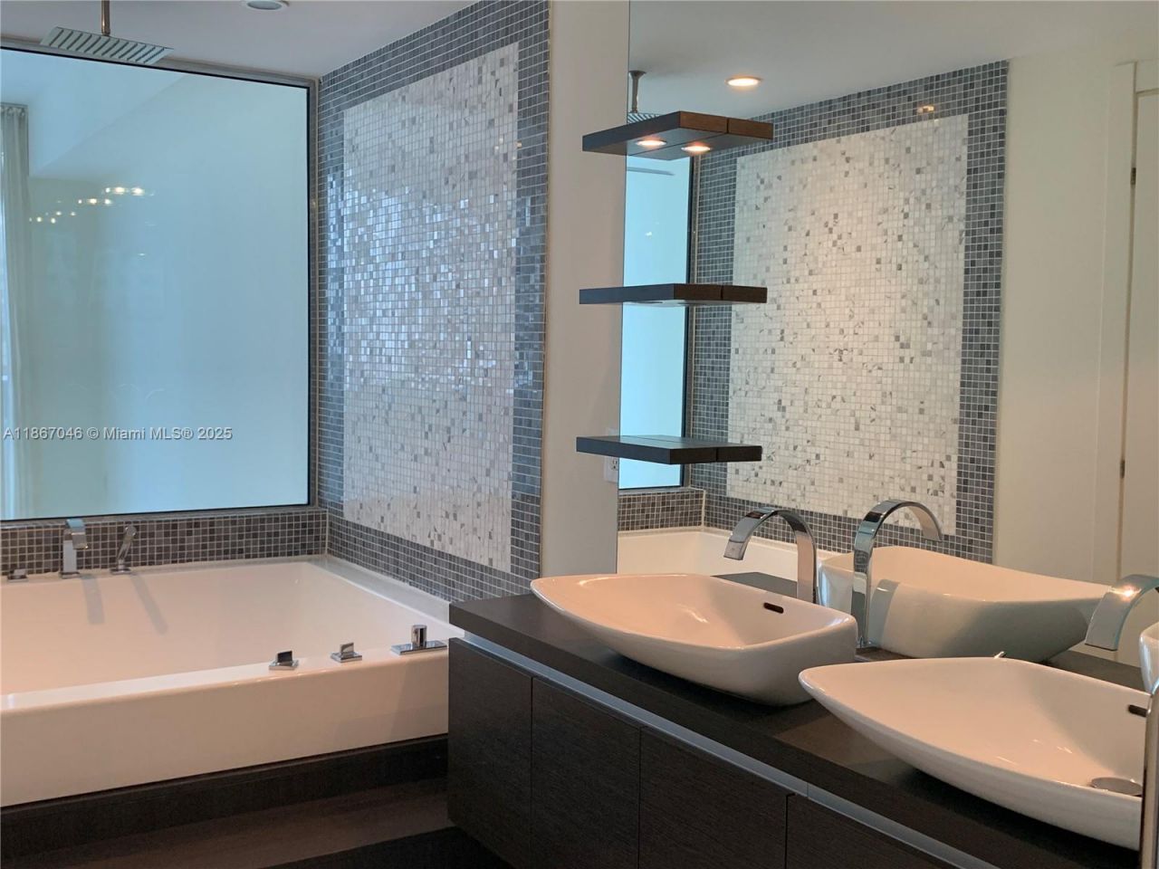 200 Biscayne Boulevard Way, Unit 304, Miami, FL 33131 Photo