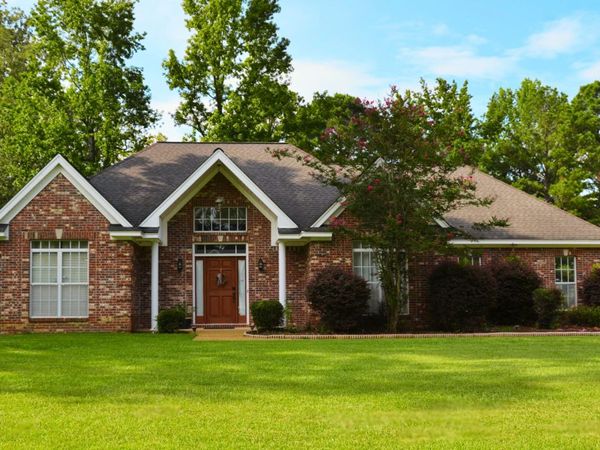 195 Live Oak Ln, Starkville, MS 39759