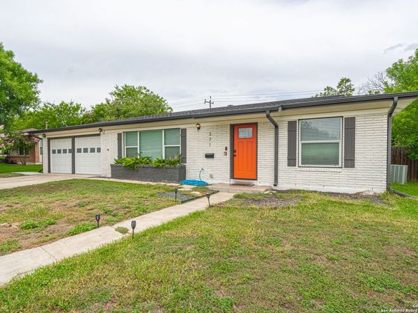 371 Sprucewood Ln, San Antonio, TX 78216