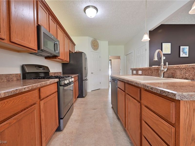 812 Bearing Court, Amherst, OH 44001 Photo 17