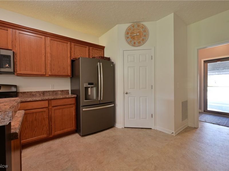 812 Bearing Court, Amherst, OH 44001 Photo 19