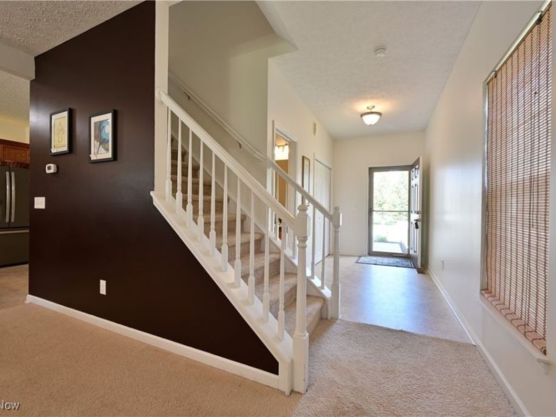 812 Bearing Court, Amherst, OH 44001 Photo 2