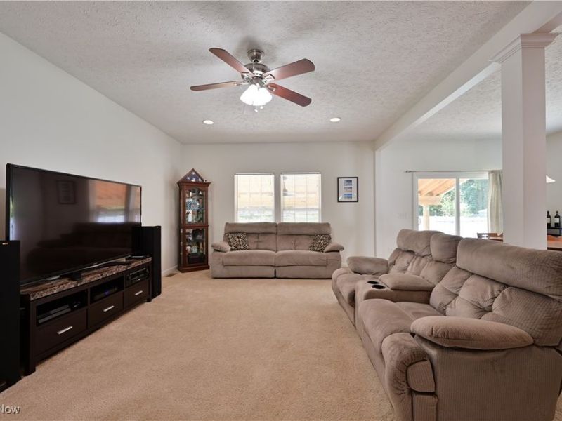 812 Bearing Court, Amherst, OH 44001 Photo 4