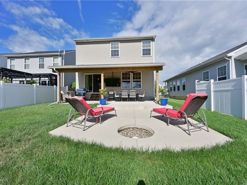 812 Bearing Court, Amherst, OH 44001 Photo 8