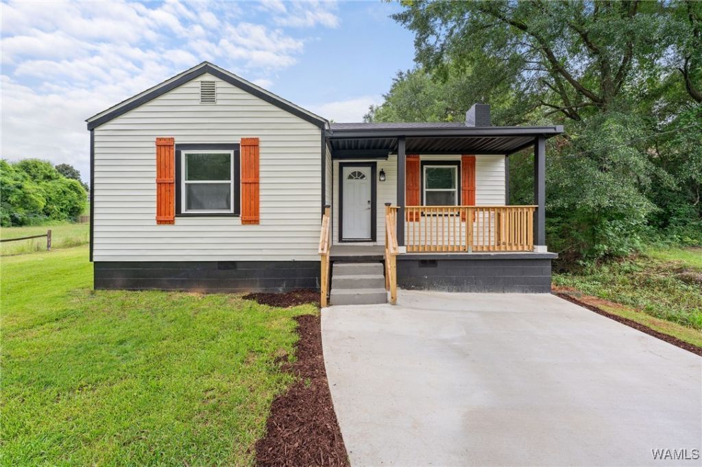 1406 10th Street, Northport, AL 35476 Main Photo