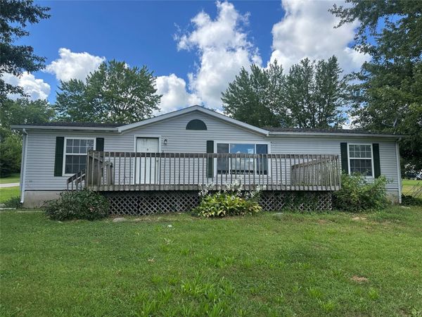 222 S East Avenue, Lacona, IA 50139