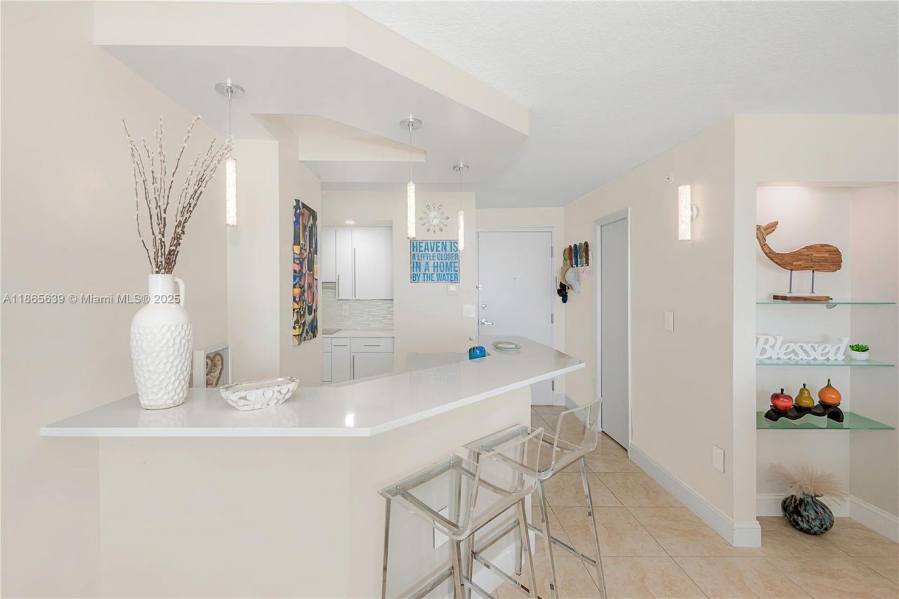 6917 Collins Ave, Unit 511, Miami Beach, FL 33141 Photo