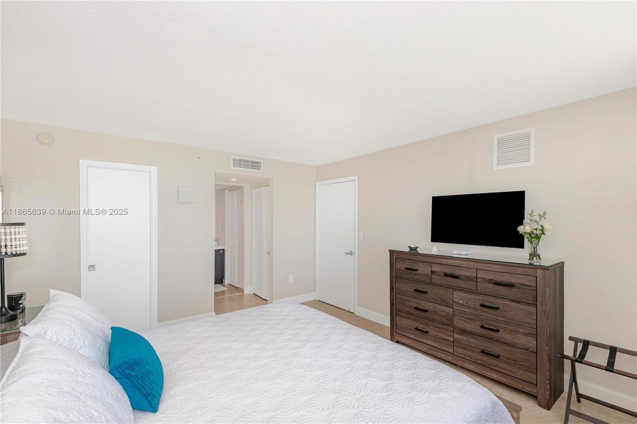 6917 Collins Ave, Unit 511, Miami Beach, FL 33141 Photo