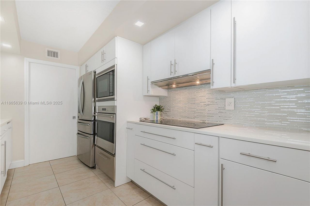 6917 Collins Ave, Unit 511, Miami Beach, FL 33141 Photo